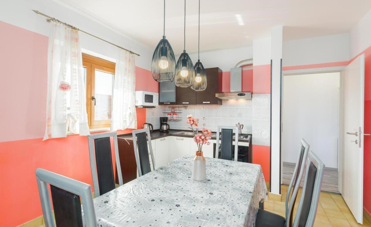 Spacious New App For 5 Persons, Close Beach&City Porec Exterior photo